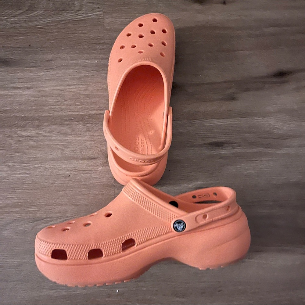 CROCS Vibrant Orange Peach Clogs 11